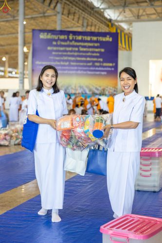 ภาพ No.311372:วันอาทิตย์ต้นเดือนที่ 1 มีนาคม พ.ศ.2569 พิธีตักบาตร และ พิธีบูชาข้าวพระ ณ สภาธรรมกายสากล วัดพระธรรมกาย