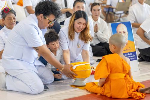 ภาพ No.319616:วันเสาร์ที่ 4 เมษายน พ.ศ.2569 พิธีขอขมา มอบผ้าไตร และถวายบาตรแด่นาคธรรมทายาท ในโครงการบรรพชาสามเณรฟื้นฟูพระพุทธศาสนาทั่วไทย โครงการหน่อแก้วเปรียญธรรม รุ่นที่ 14 โครงการสามเณรยุวธรรมทายาท รุ่นที่ 34 โครงการสามเณรมัชฌิมธรรมทายาท รุ่นที่ 30 ณ สภาธรรมกายสากล