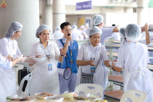 ภาพ No.325822:วันที่ 22 เมษายน พ.ศ.2569(วันคุ้มครองโลก) งานถวายมหาสังฆทาน 40,000 กว่าวัดทั่วประเทศ เจ้าหน้าที่ สาธุชน ร่วมใจจัดเตรียมภัตตาหารเพล (ชุด 2)