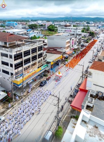 ภาพ No.239244:วันอาทิตย์ที่ 17 สิงหาคม พ.ศ. 2568 พิธีอัญเชิญรูปเหมือนพระมงคลเทพมุนี (สด จันทสโร) ณ ศาลากลางจังหวัดเลย ถึงลานพญานาค สวนสาธารณะกุดป่อง อ.เมือง จ.เลย