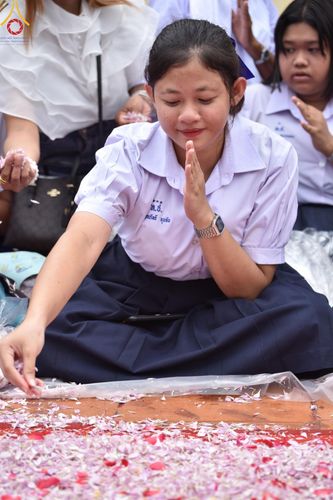 ภาพ No.128266:พิธีอัญเชิญพระบรมสารีริกธาตุ " ใจกลางเมืองนครหาดใหญ่ " เพื่อประดิษฐาน ณ มหารัตนเจดีย์สิริปทุมสวรรค์ (เจดีย์อริยพุทธะ 5 พระองค์) ศูนย์ปฏิบัติธรรมภาคใต้ อ.บางกล่ำ จ.สงขลา  วันที่ 9 มีนาคม พ.ศ.2567 (ชุดที่ 1)