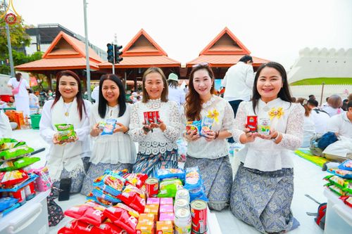 ภาพ No.126112:พิธีทำบุญเมืองนครราชสีมา ฉลอง 556 ปี ตักบาตรพระ 10,000 รูป ในวันเสาร์ที่ 2 มีนาคม พ.ศ.2567 ณ อนุสาวรีย์ท้าวสุรนารี จ.นครราชสีมา จัดโดย คณะสงฆ์จังหวัดนครราชสีมา ร่วมกับสำนักงานจังหวัดนครราชสีมา