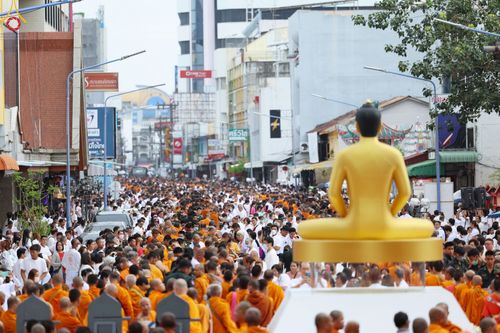 ภาพ No.85967:ตักบาตรพระนานาชาติ 10,000 รูป ใจกลางนครหาดใหญ่ จ.สงขลา วันอาทิตย์ที่ 20 สิงหาคม พ.ศ. 2566