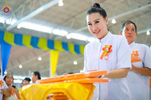 ภาพ No.215458:วันอาทิตย์ต้นเดือนที่ 6 เมษายน พ.ศ. 2568 ขบวนอัญเชิญผ้าป่าสมทบ มหาสังฆทาน 40,000 กว่าวัดทั่วประเทศ ณ สภาธรรมกายสากล วัดพระธรรมกาย