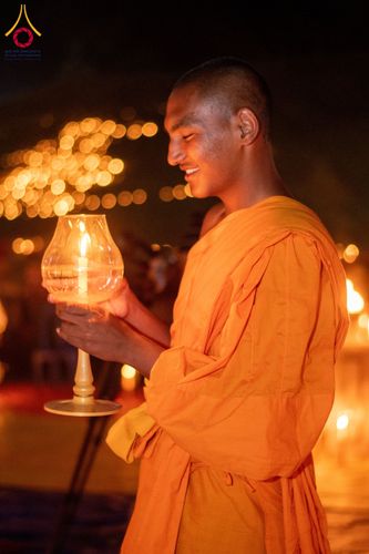 ภาพ No.132412:พิธีจุดโคมประทีปถวายเป็นพุทธบูชา ในโครงการบรรพชา 1,250 รูป ณ แดนประสูติ สวนลุมพินี ประเทศเนปาล วันที่ 17 มีนาคม พ.ศ. 2567