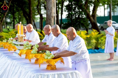 ภาพ No.244604:วันเสาร์ที่ 6 กันยายน พ.ศ. 2568 พิธีเวียนประทักษิณ และวันทาสีมาของนาคธรรมทายาท โครงการอุปสมบทหมู่บูชาธรรมครบรอบ 108 ปี วันครูผู้ค้นพบวิชชาธรรมกาย ณ โบสถ์พระไตรปิฎก วัดพระธรรมกาย