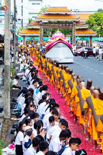 ภาพ No.128554:พิธีอัญเชิญพระบรมสารีริกธาตุ " ใจกลางเมืองนครหาดใหญ่ " เพื่อประดิษฐาน ณ มหารัตนเจดีย์สิริปทุมสวรรค์ (เจดีย์อริยพุทธะ 5 พระองค์) ศูนย์ปฏิบัติธรรมภาคใต้ อ.บางกล่ำ จ.สงขลา  วันที่ 9 มีนาคม พ.ศ. 2567 (ชุดที่ 2)