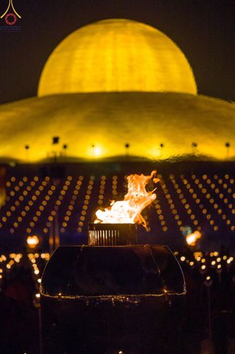 ภาพ No.77263:พิธีจุดมาฆประทีป ในวันมาฆบูชา อาทิตย์ต้นเดือนที่ 6 มีนาคม พ.ศ. 2566 ณ วัดพระธรรมกาย อ.คลองหลวง จ.ปทุมธานี