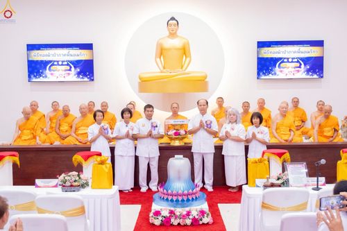 ภาพ No.234669:วันอาทิตย์ที่ 20 กรกฎาคม  พ.ศ.2568 พิธีทอดผ้าป่าภาคพื้นอเมริกา พิธีเจริญพระพุทธมนต์ ฉลองอาคารแก้วธรรมชัยรัตนอนันต์ วัดพระธรรมกายเทนเนสซี ประเทศสหรัฐอเมริกา