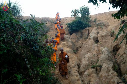 ภาพ No.131042:Photo Story ปฐมบรรพชาชาวพุทธมาร์มา Episode 4/5 วันที่ 13 กุมภาพันธ์พ.ศ. 2567 ณ วัดธัมจักร อรัญกุฏิ บังกลาเทศ