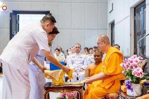 ภาพ No.214840:พิธีต้อนรับสัญญาบัตร พัดยศ พระราชวิเทศวชิรเวที (บัณฑิต วรปญฺโญ) เจ้าอาวาสวัดพระธรรมกายสกอตแลนด์ สหราชอาณาจักร ผู้ช่วยเจ้าอาวาสวัดพระธรรมกาย ณ อุโบสถพระไตรปิฏก วัดพระธรรมกาย