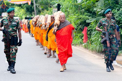 ภาพ No.140753:PhotoStory มหาศรัทธา ธรรมยาตราศรีลังกา EP.4 โครงการสยาม-ลังกา ธรรมยาตรา ฉลองเทศกาลวิสาขบูชาแห่งชาติ ศรีลังกา  บูชาธรรม 80 ปีหลวงพ่อธัมมชโย เส้นทางจาก เมืองดัมบูลลา ไปยัง เมืองมาตะเล  ตั้งแต่วันที่ 17-20 พฤษภาคม พ.ศ. 2567