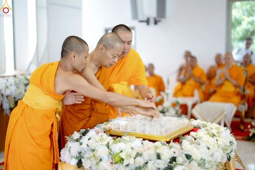 ภาพ No.239462:วันอาทิตย์ที่ 17 สิงหาคม พ.ศ. 2568 พิธีกดปุ่มอัญเชิญรูปเหมือน พระมงคลเทพมุนี (สด จันทสโร)  ณ มหาวิหารแก้วพระมงคลเทพมุนี  ศูนย์ปฏิบัติธรรมแก้วเมืองเลย