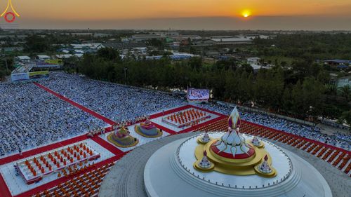 ภาพ No.192713:พิธีจุดประทีปถวายเป็นพุทธบูชา และบูชาธรรมมหาปูชนียาจารย์ ณ อนุสรณ์สถานคลองบางนางแท่น อ.สามพราน จ.นครปฐม ในโครงการธรรมยาตรา กตัญญูบูชา มหาปูชนียาจารย์ พระมงคลเทพมุนี(สด จนฺทสโร) พระผู้ปราบมาร อนุสรณ์สถาน 7 แห่ง ปีที่ 13 วันที่ 10 มกราคม พ.ศ. 2568
