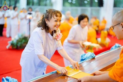 ภาพ No.221444:วันอาทิตย์ที่ 27 เมษายน พ.ศ. 2568 พิธีเจริญพระพุทธมนต์สมโภชดวงแก้วธรรมชัย เนื่องในโอกาสบูชาธรรม 81 ปีหลวงพ่อธัมมชโย อัญเชิญประดิษฐานเนื่องในโอกาสสถาปนาวัดพระธรรมกายไอซ์แลนด์ ณ อาคารปลูกศรัทธา 1 วัดพระธรรมกาย อำเภอคลองหลวง จังหวัดปทุมธานี