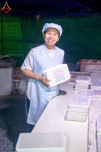 ภาพ No.198393:พิธีถวายภัตตาหารเป็นสังฆทาน แด่พระธรรมยาตรา ณ อนุสรณ์สถานบางปลา วัดบางปลา อำเภอบางเลน จังหวัดนครปฐม ในโครงการธรรมยาตรา กตัญญูบูชา มหาปูชนียาจารย์ พระมงคลเทพมุนี(สด จนฺทสโร) พระผู้ปราบมาร อนุสรณ์สถาน 7 แห่ง ปีที่ 13 วันที่ 20 มกราคม พ.ศ. 2568