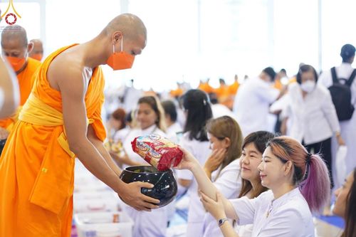 ภาพ No.124494:พิธีตักบาตรในวันมาฆบูชา ณ บ้านแก้วเรือนทองคุณยายฯ วัดพระธรรมกาย จ.ปทุมธานี วันเสาร์ที่ 24 กุมภาพันธ์ พ.ศ. 2567