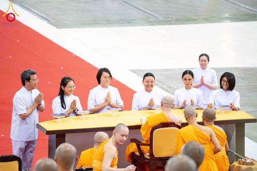 ภาพ No.237509:วันอาทิตย์ที่ 10 สิงหาคม พ.ศ.2568 พิธีมอบใบประกาศเกียรติคุณ โครงการสอบบาลี "ฉลองแชมป์" บูชาธรรม 80 ปี หลวงพ่อธัมมชโย ประจำปี 2568 และ พิธีมอบดวงแก้วสามเณรทรงบาลีไวยากรณ์ ณ สภาธรรมกายสากล วัดพระธรรมกาย ปทุมธานี