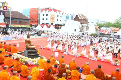 ภาพ No.210346:วันอาทิตย์ที่ 9 มีนาคม พ.ศ. 2568 พ่อเมืองโคราชจัดตักบาตรพระหมื่น ทำบุญเมือง 557 ปี