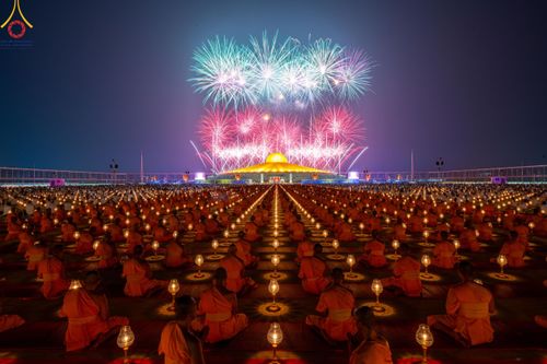 ภาพ No.122289:พิธีจุดประทีปถวายเป็นพุทธบูชา และบูชาธรรมมหาปูชนียาจารย์ พระมงคลเทพมุนี(สด จนฺทสโร) ในโครงการธรรมยาตรา กตัญญูบูชา มหาปูชนียาจารย์ พระมงคลเทพมุนี(สด จนฺทสโร) พระผู้ปราบมาร อนุสรณ์สถาน 7 แห่ง ปีที่ 12 วันที่ 31 มกราคม พ.ศ. 2567 ณ วัดพระธรรมกาย จ.ปทุมธานี (