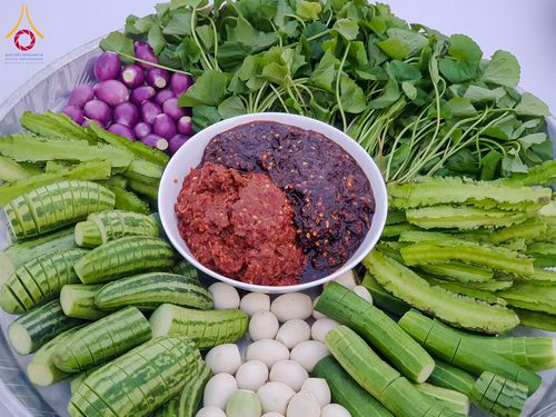 ภาพ No.194972:พิธีถวายภัตตาหารเป็นสังฆทาน แด่พระธรรมยาตรา ณ อนุสรณ์สถานมหาวิหารพระมงคลเทพมุนี (โลตัสแลนด์) อ.สองพี่น้อง จ.สุพรรณบุรี ในโครงการธรรมยาตรา กตัญญูบูชา มหาปูชนียาจารย์ พระมงคลเทพมุนี(สด จนฺทสโร) พระผู้ปราบมาร แห่ง ปีที่ 13 วันที่ 14 มกราคม พ.ศ.2568