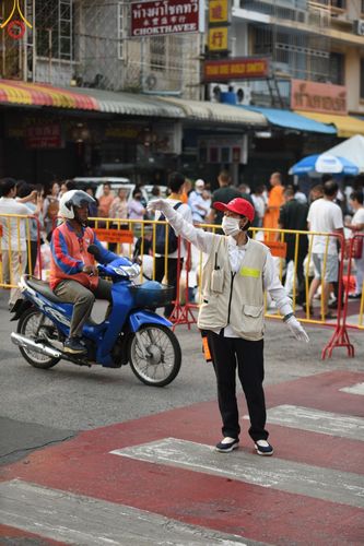 ภาพ No.151700:V.55 ทีมใหญ่ที่หาดใหญ่ เจ้าหน้าที่ทุกสถานะ หลายสัญชาติ ร่วมกันจัดงานตักบาตรที่หาดใหญ่ วันที่ 10-11 สิงหาคม พ.ศ. 2567