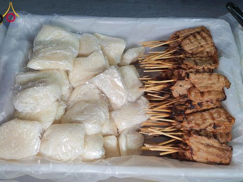 ภาพ No.201502:พิธีถวายภัตตาหารเป็นสังฆทาน แด่พระธรรมยาตรา ณ อนุสรณ์สถานบางปลา วัดบางปลา อำเภอบางเลน จังหวัดนครปฐม ในโครงการธรรมยาตรา กตัญญูบูชา มหาปูชนียาจารย์ พระมงคลเทพมุนี(สด จนฺทสโร) พระผู้ปราบมาร อนุสรณ์สถาน 7 แห่ง ปีที่ 13 วันที่ 25 มกราคม พ.ศ. 2568