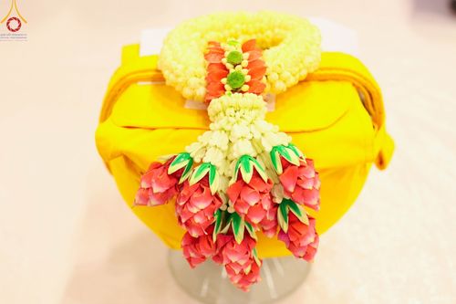 ภาพ No.101491:พิธีเวียนประทักษิณ, พิธีวันทาเจดีย์, พิธีขอขมาและมอบผ้าไตร ในโครงการอุปสมบทหมู่ รุ่นบูชาธรรมมหาปูชนียาจารย์ ณ วัดพระธรรมกาย ในวันที่ 9 ธันวาคม พ.ศ. 2566