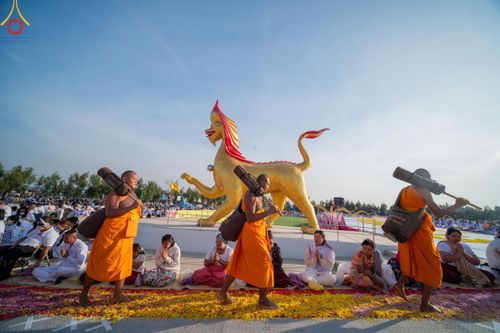 ภาพ No.198204:พิธีต้อนรับพระธรรมยาตรา ณ อนุสรณ์สถานลำดับที่ 5 สถานที่เผยแผ่วิชชาธรรมกายครั้งแรก อนุสรณ์สถานบางปลา วัดบางปลา อำเภอบางเลน จังหวัดนครปฐม ในโครงการธรรมยาตรา กตัญญูบูชา มหาปูชนียาจารย์ พระมงคลเทพมุนี(สด จนฺทสโร) พระผู้ปราบมาร ปีที่ 13 วัน 19 มกราคม พ.ศ.2568