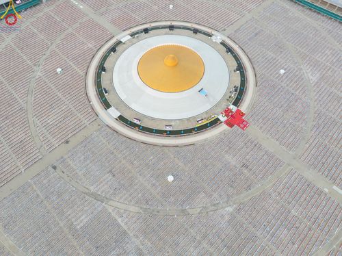 ภาพ No.221629:วันอังคารที่ 22 เมษายน พ.ศ. 2568 ภาพพิธีถวายมหาสังฆทานคณะสงฆ์ 40,000 กว่าวัดทั่วประเทศ เนื่องในวันคุ้มครองโลก ชุดที่ 2 (ปลื้มให้สมการรอคอย) ณ ลานธรรมพระมหาธรรมกายเจดีย์ วัดพระธรรมกาย