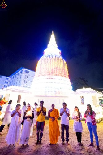 ภาพ No.230025:วันที่ 4 และ 12 พฤษภาคม พ.ศ. 2568 พิธีจุดวิสาขประทีป ถวายเป็นพุทธบูชา ณ วัดสุภัทรารามา มหาวิหาร เมืองบาดุลลา ประเทศศรีลังกา