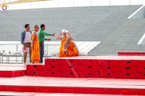 ภาพ No.218691:วันพฤหัสบดีที่ 17 เมษายน พ.ศ. 2568 การเตรียมงานในลานธรรม , สภาธรรมกายสากล , วิหารคด  เพื่องานวันคุ้มครองโลก 22 เมษายน พ.ศ. 2568