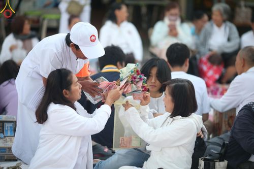 ภาพ No.185643:V.47 เบื้องหลังของเบื้องหน้า งานตักบาตรพระ 10,000 รูป ณ จ.กาญจนบุรี วันที่ 20-21 ธันวาคม พ.ศ. 2567