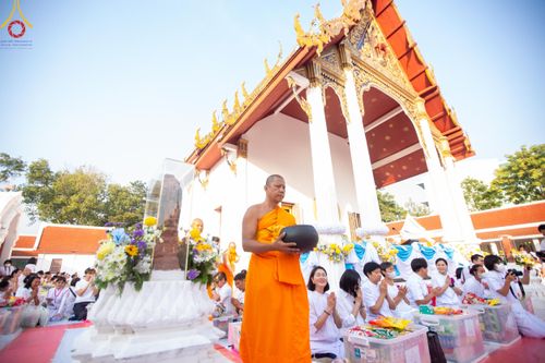 ภาพ No.116109:พิธีตักบาตรพระธรรมยาตรา ณ อนุสรณ์สถานลำดับที่ 4 สถานที่เกิดด้วยกายธรรม วัดโบสถ์(บน) จ.นนทบุรี วันที่ 21 มกราคม พ.ศ. 2567