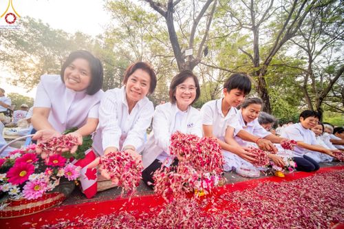 ภาพ No.120084:พิธีต้อนรับพระธรรมยาตรา ในโครงการธรรมยาตรา กตัญญูบูชา มหาปูชนียาจารย์ พระมงคลเทพมุนี(สด จนฺทสโร) พระผู้ปราบมาร อนุสรณ์สถาน 7 แห่ง ปีที่ 12 วันที่ 28 มกราคม พ.ศ. 2567 ณ วัดพระธรรมกาย จ.ปทุมธานี