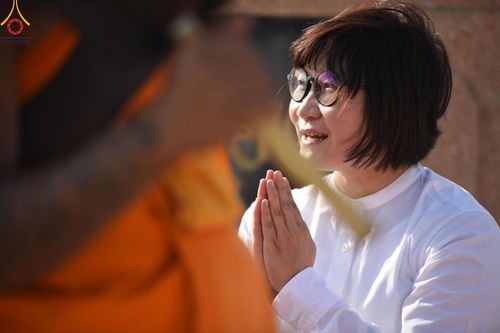 ภาพ No.193327:พิธีต้อนรับพระธรรมยาตรา ณ อนุสรณ์สถาน สถานที่เกิดในเพศสมณะ วัดสองพี่น้อง อำเภอสองพี่น้อง จังหวัดสุพรรณบุรี ในโครงการธรรมยาตรา กตัญญูบูชา มหาปูชนียาจารย์ พระมงคลเทพมุนี(สด จนฺทสโร) พระผู้ปราบมาร อนุสรณ์สถาน 7 แห่ง ปีที่ 13 วันที่ 11 มกราคม พ.ศ. 2568