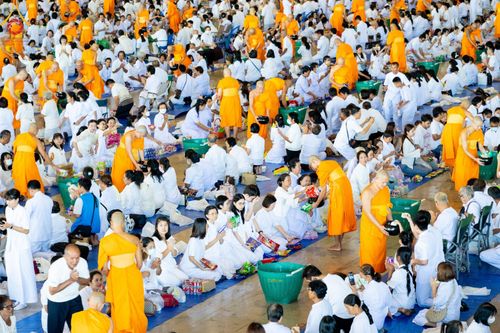 ภาพ No.151068:พิธีตักบาตร ในวันอาทิตย์ต้นเดือน วันที่ 1 กันยายน พ.ศ. 2567 ณ สภาธรรมกายสากล วัดพระธรรมกาย