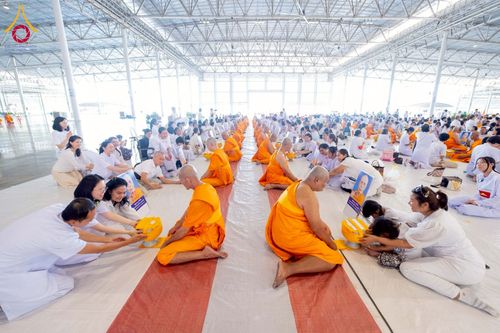 ภาพ No.277797:วันเสาร์ที่ 6 ธันวาคม พ.ศ. 2568 พิธีบรรพชาอุปสมบทและพิธีถวายบาตร โครงการอุปสมบทบูชาธรรมมหาปูชนียาจารย์ ประจำปี พ.ศ.2568 โครงการบวชพระนานาชาติ AEC และ WAB รุ่น CEO (นักบริหาร) รุ่นที่ 5 ณ มหาธรรมกายเจดีย์ วัดพระธรรมกาย