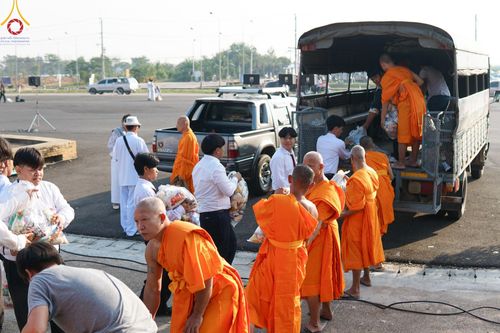 ภาพ No.180488:พิธีตักบาตรพระ ๑,๐๐๐ รูป ฉลองเมืองลำปาง ๑,๓๔๔ ปี วันเสาร์ที่ ๗ ธันวาคม พ.ศ. ๒๕๖๗ ณ ลานพระบรมราชานุสาวรีย์ พระนเรศวรมหาราช อ.เกาะคา จ.ลำปาง