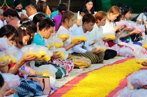 ภาพ No.107930:พิธีต้อนรับพระธรรมยาตรา ในโครงการธรรมยาตรากตัญญูบูชา มหาปูชนียาจารย์ พระมงคลเทพมุนี(สด จนฺทสโร) พระผู้ปราบมาร อนุสรณ์สถาน 7 แห่ง ปีที่ 12 วันที่ 7 มกราคม พ.ศ. 2567 ณ อนุสรณ์สถานคลองบางนางแท่น  อ.สามพราน จ.นครปฐม