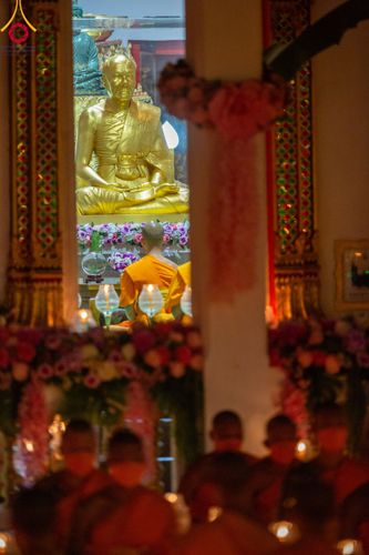 ภาพ No.112082:พิธีจุดประทีปถวายเป็นพุทธบูชา และบูชาธรรมมหาปูชนียาจารย์ พระมงคลเทพมุนี(สด จนฺทสโร) ในโครงการธรรมยาตรา กตัญญูบูชา มหาปูชนียาจารย์ พระมงคลเทพมุนี(สด จนฺทสโร) พระผู้ปราบมาร อนุสรณ์สถาน 7 แห่ง ปีที่ 12 วันที่ 14 มกราคม พ.ศ. 2567 ณ วัดสองพี่น้อง อ.สองพี่น้อง