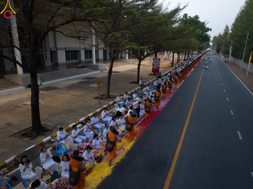 ภาพ No.202080:พิธีต้อนรับพระธรรมยาตรา ณ อนุสรณ์สถานลำดับที่ 7 สถานที่ขยายวิชชาธรรมกาย วัดพระธรรมกาย ต.คลองสาม อ.คลองหลวง จ.ปทุมธานี ในโครงการธรรมยาตรา กตัญญูบูชา มหาปูชนียาจารย์ พระมงคลเทพมุนี(สด จนฺทสโร) พระผู้ปราบมาร อนุสรณ์สถาน 7 แห่ง ปีที่ 13 วันที่ 26 มกราคม 2568