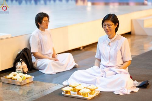 ภาพ No.154881:พิธีจุดประทีป, พิธีฉลองชัยสวดมนต์บทธัมมจักกัปปวัตนสูตร ณ มหารัตนวิหารคด วัดพระธรรมกาย วันอังคารที่ 17 กันยายน พ.ศ. 2567