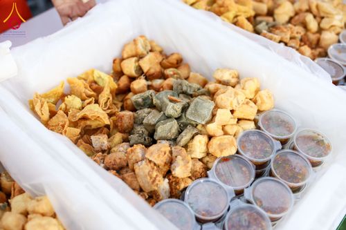 ภาพ No.191094:พิธีถวายภัตตาหารเป็นสังฆทาน แด่พระธรรมยาตรา ณ อนุสรณ์สถานคลองบางนางแท่น อ.สามพราน จ.นครปฐม ในโครงการธรรมยาตรา กตัญญูบูชา มหาปูชนียาจารย์ พระมงคลเทพมุนี(สด จนฺทสโร) พระผู้ปราบมาร อนุสรณ์สถาน 7 แห่ง ปีที่ 13 วันที่ 8 มกราคม พ.ศ. 2568