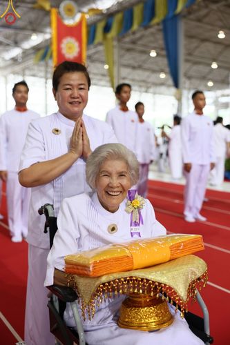 ภาพ No.150165:พิธีทอดผ้าป่าสมทบกฐินวัดพระธรรมกาย และสมทบกฐิน 30,000 วัดทั่วไทย ครั้งที่ 1 เนื่องในวันธรรมชัย 27 สิงหาคม พ.ศ.2567 ณ สภาธรรมกายสากล วัดพระธรรมกาย