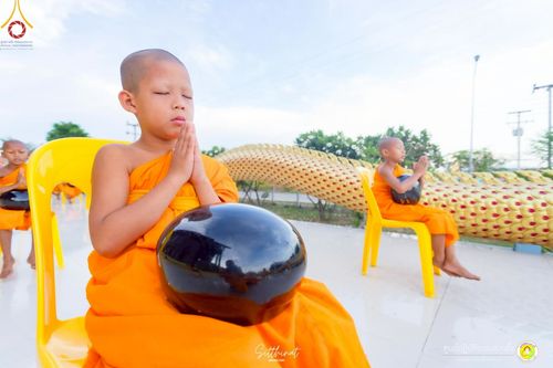 ภาพ No.222217:วันที่ 26-27 เมษายน พ.ศ. 2568 ศูนย์ปฏิบัติธรรมสวนผึ้ง ร่วมกับ ธุดงค์คสถานประจวบคีรีขันธ์ และวัดอ่าวน้อย  จัดกิจกรรมเดินธรรมยาตรา ตักบาตรข้าวสารอาหารแห้ง และจุดประทีปถวายเป็นพุทธบูชา ณ วัดอ่าวน้อย จ.ประจวบคีรีขันธ์