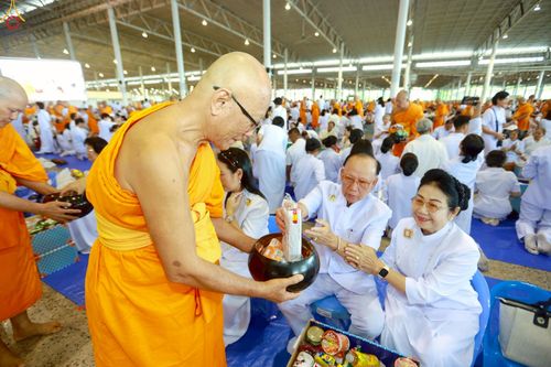 ภาพ No.263942:วันอาทิตย์ที่ 2 พฤศจิกายน พ.ศ. 2568 พิธีตักบาตรอาทิตย์ต้นเดือน ณ บ้านแก้วเรือนทองคุณยายฯ วัดพระธรรมกาย