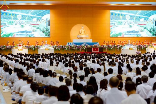 ภาพ No.222837:วันอาทิตย์ต้นเดือนที่ 4 พฤษภาคม พ.ศ. 2568 พิธีบูชาข้าวพระ ณ สภาธรรมกายสากล วัดพระธรรมกาย