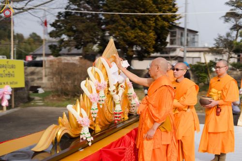 ภาพ No.132245:พิธีประดิษฐานยอดอุโบสถ บูชาธรรม 80 ปี หลวงพ่อธัมมชโย ณ วัดพระธรรมกายโทชิหงิ ประเทศญี่ปุ่น วันอาทิตย์ที่ 24 มีนาคม พ.ศ. 2567