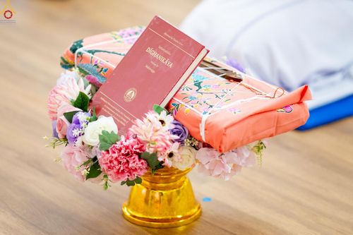 ภาพ No.228388:วันอาทิตย์ที่ 8 มิถุนายน พ.ศ. 2568 พิธีถวายทุนสนับสนุนพระไตรปิฎกฉบับธรรมชัย และอนุรักษ์คัมภีร์โบราณ ณ ห้องแก้วสารพัดนึก 2 วัดพระธรรมกาย